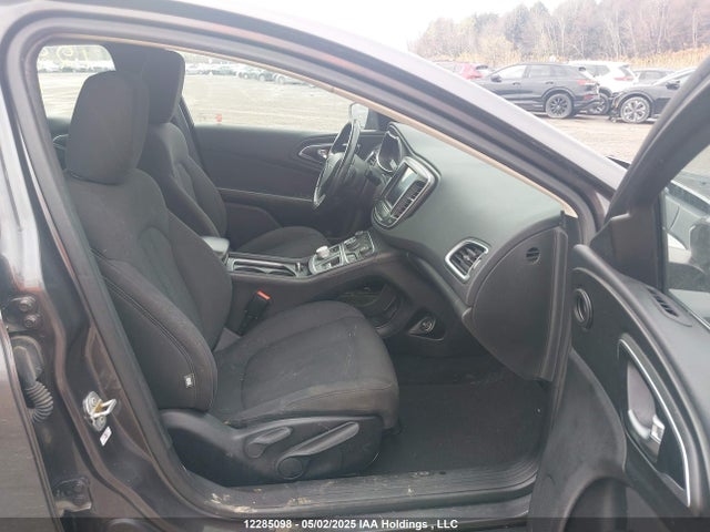 1C3CCCAB6FN733739 Chrysler 200