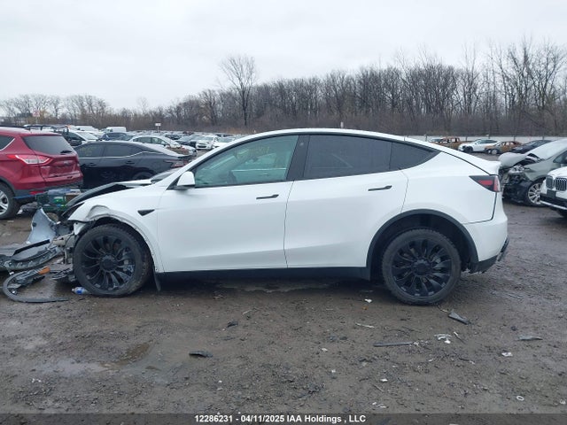 Tesla Model Y 2022 7SAYGDEE1NF330266 Image 14