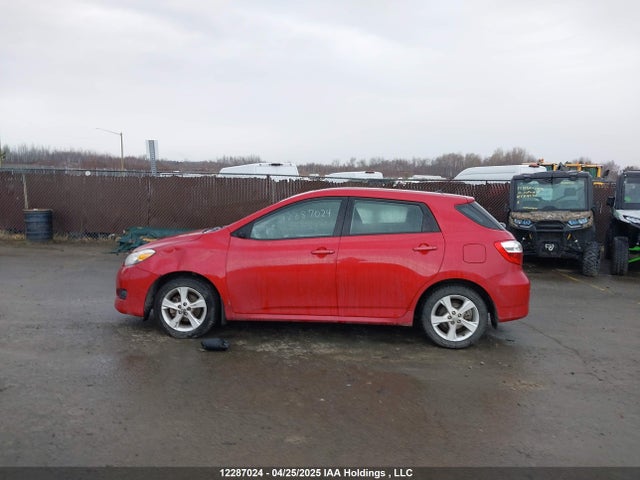 12287024 :رقم المزاد ، 2T1KU4EE1EC135042 vin ، 2014 Toyota Matrix Wagon مزاد بيع