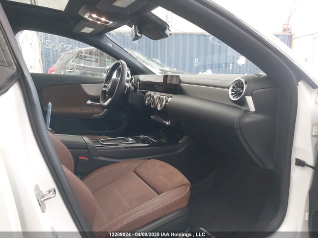 W1K5J4HB9RN458335 Mercedes-Benz m260