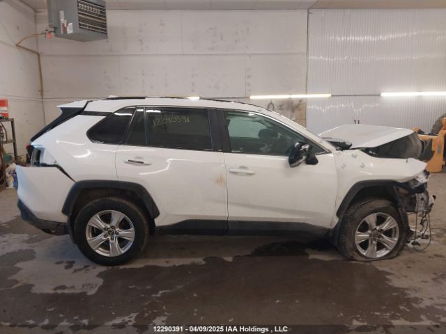 2T3B1RFV8KW047935 Toyota RAV4 LE