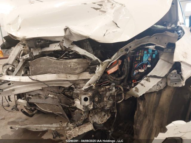 2T3B1RFV8KW047935 Toyota RAV4 LE