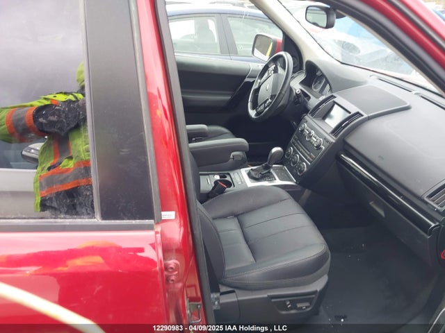 Land Rover LR2 2014 SALFR2BG5EH401664 Image 5