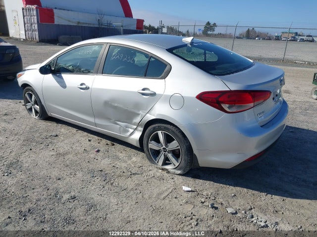 12292329 :رقم المزاد ، 3KPFL4A78JE261664 vin ، 2018 Kia Forte Lx/s مزاد بيع