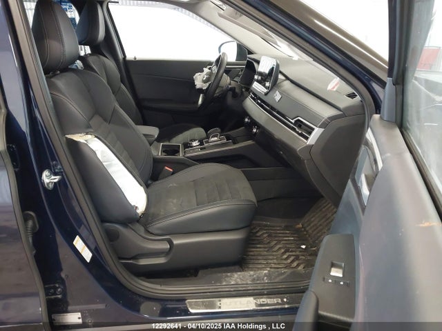 JA4J4VA83RZ634030 Mitsubishi Outlander