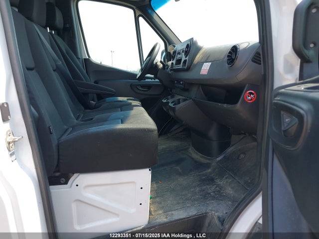 WD3BF1ED0KT013903 Mercedes-Benz m 274 with brake assist