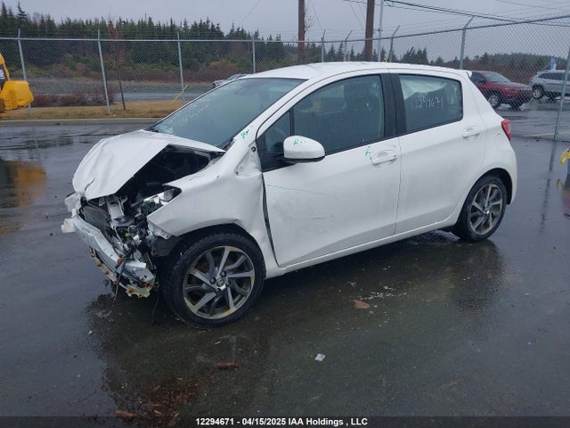 VNKKTUD35KA102877 Toyota Yaris L/le/se