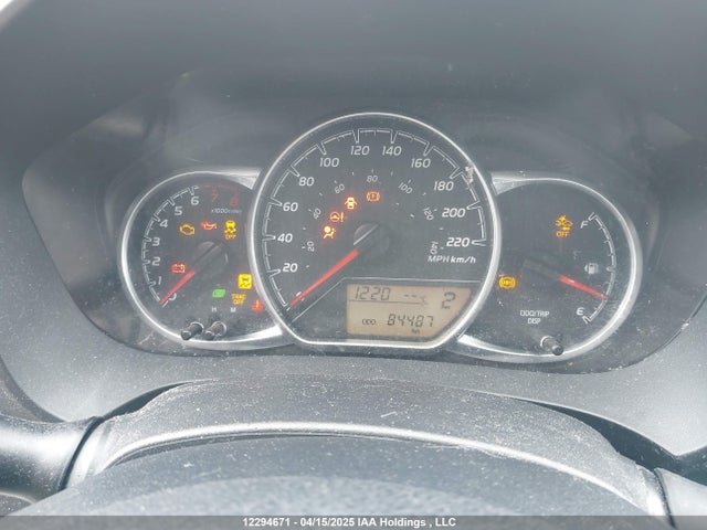 VNKKTUD35KA102877 Toyota Yaris L/le/se