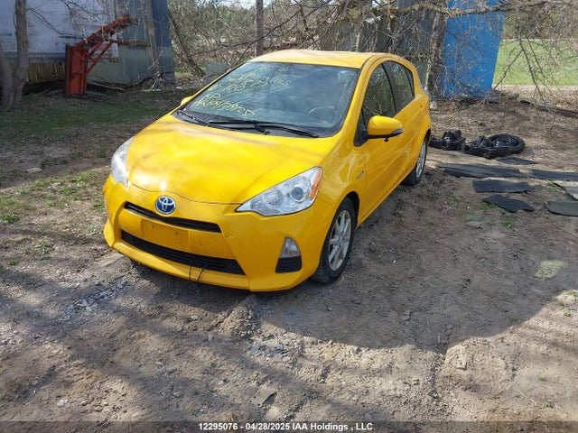 JTDKDTB37E1063877 Toyota PRIUS C