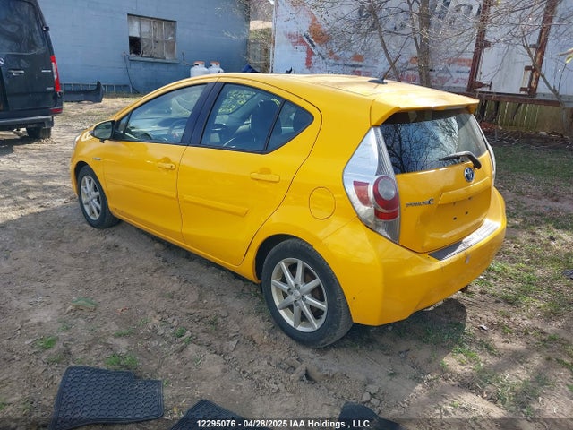 JTDKDTB37E1063877 Toyota PRIUS C