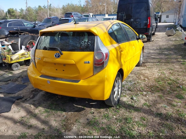 JTDKDTB37E1063877 Toyota PRIUS C