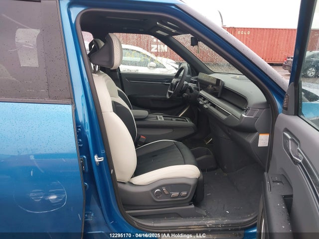 KNDAEFS56S6060012 KIA ev9