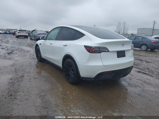 7SAYGDEE7RF012402 Tesla Model Y