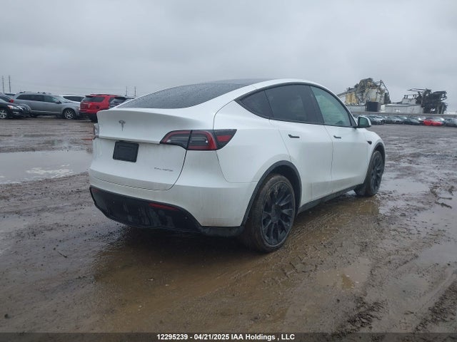 7SAYGDEE7RF012402 Tesla Model Y