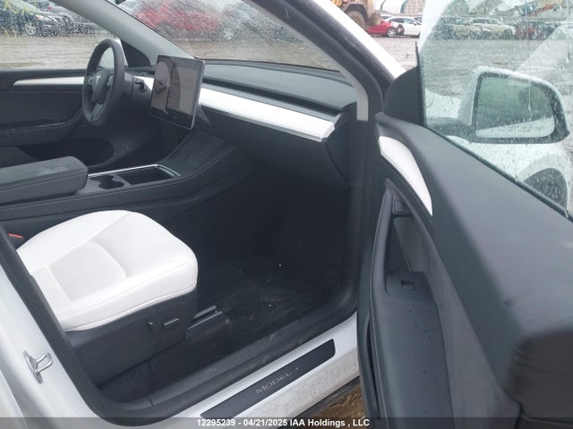 7SAYGDEE7RF012402 Tesla Model Y