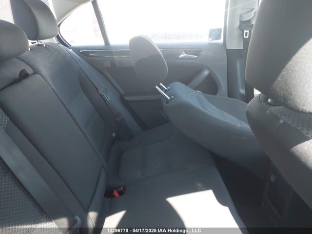 3VWD67AJ3GM372856 Volkswagen Jetta