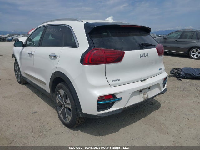 KNDCE3LG1N5135748 KIA Niro