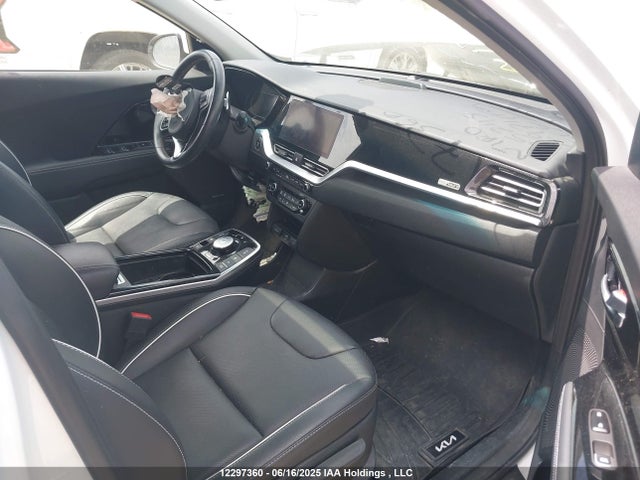 KNDCE3LG1N5135748 KIA Niro