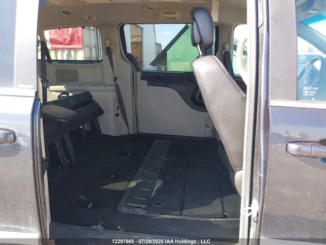 2C4RC1CG9ER284562 Chrysler Town and Country