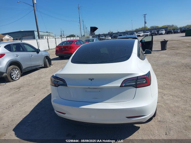 5YJ3E1EA2NF337137 Tesla MODEL 3