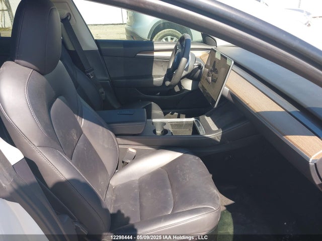 5YJ3E1EA2NF337137 Tesla MODEL 3