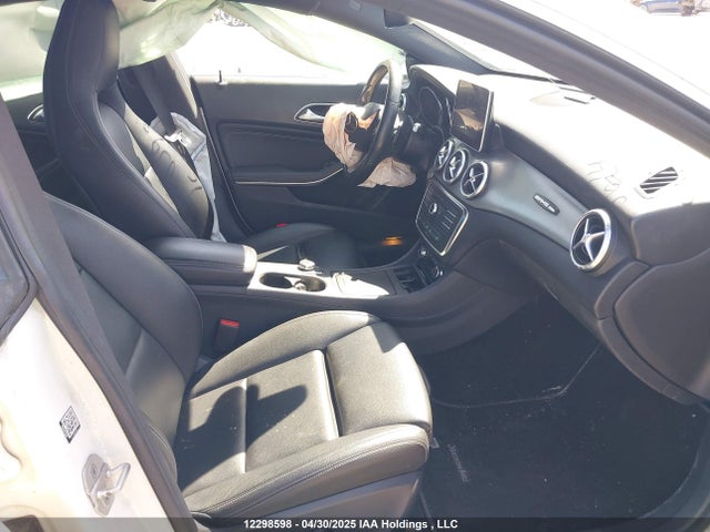 WDDSJ4GB2GN313624 Mercedes-Benz CLA-Class