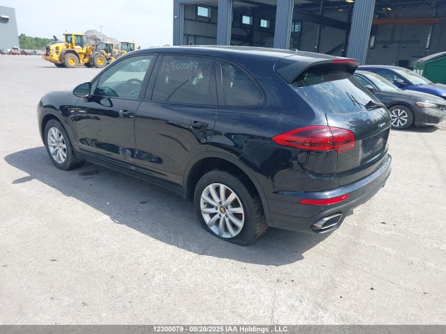 Porsche Cayenne 2017 WP1AA2A27HKA86614 Image 3