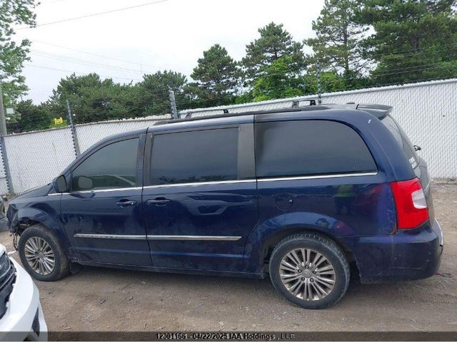 2C4RC1CGXGR215141 Chrysler Town and Country