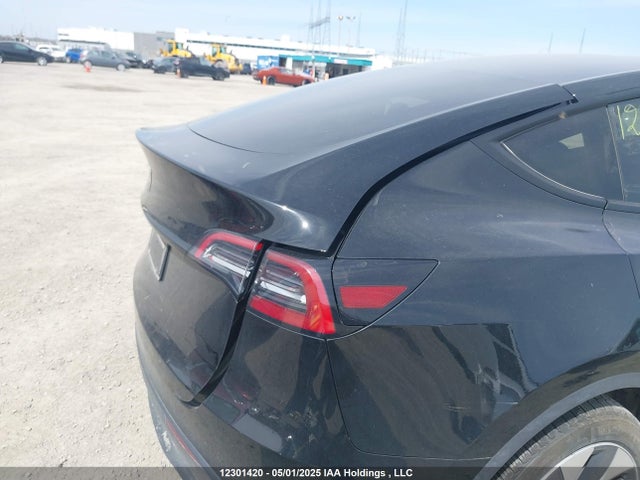 7SAYGDED0RF990053 Tesla Model Y