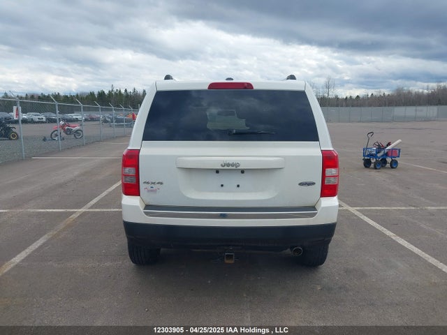 1C4NJRAB4HD188646 Jeep 2017