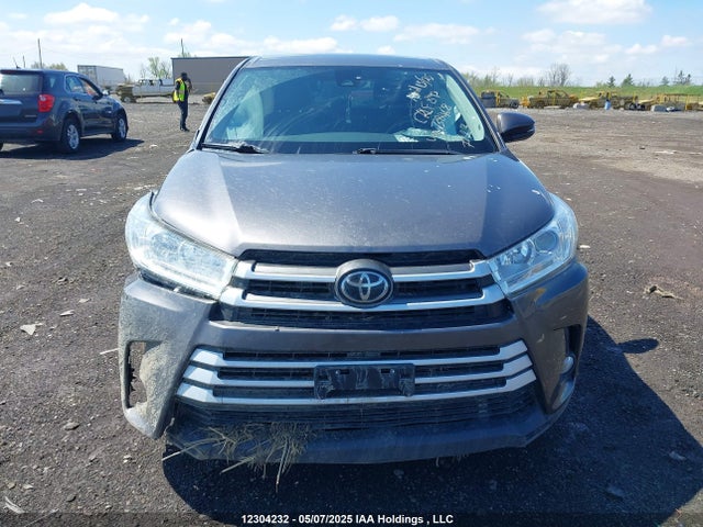 12304232 :رقم المزاد ، 5TDBZRFH1KS738468 vin ، 2019 Toyota Highlander Le مزاد بيع