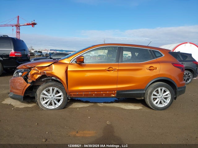 JN1BJ1CR3JW281735 Nissan ROGUE SPORT