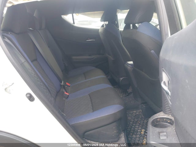 JTNKHMBX2L1087073 Toyota C-HR LE