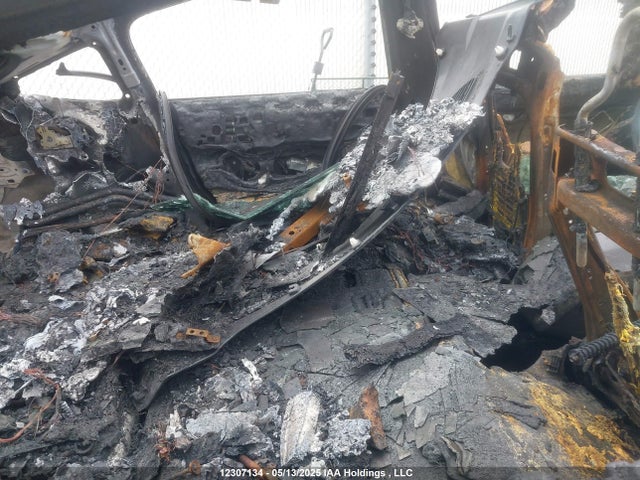 Tesla Model Y 2021 5YJYGAEE3MF136980 Image 8