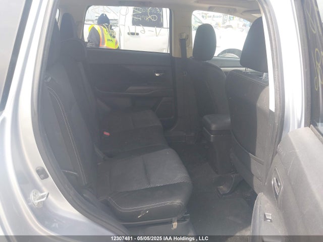 JA4JZ3AXXGZ611726 Mitsubishi Outlander