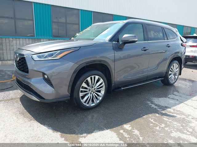 5TDFZRBH8NS198466 Toyota Highlander Platinum