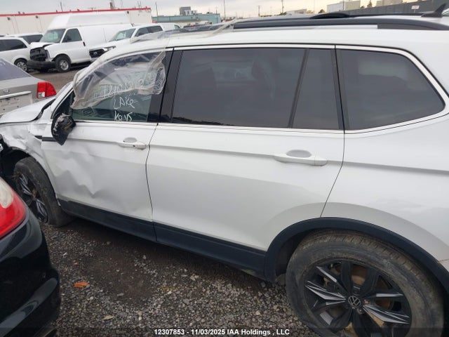 3VV2B7AX9NM110302 Volkswagen Tiguan