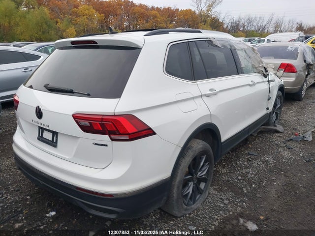 3VV2B7AX9NM110302 Volkswagen Tiguan