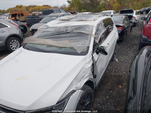 3VV2B7AX9NM110302 Volkswagen Tiguan