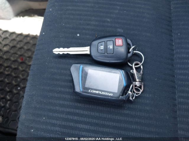 2T3BFREV1GW469765 Toyota RAV4 LE