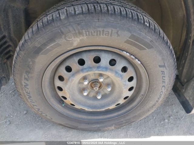 2T3BFREV1GW469765 Toyota RAV4 LE
