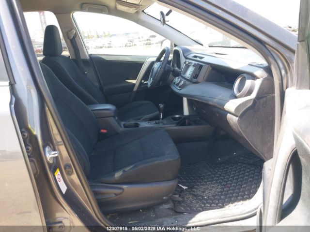 2T3BFREV1GW469765 Toyota RAV4 LE