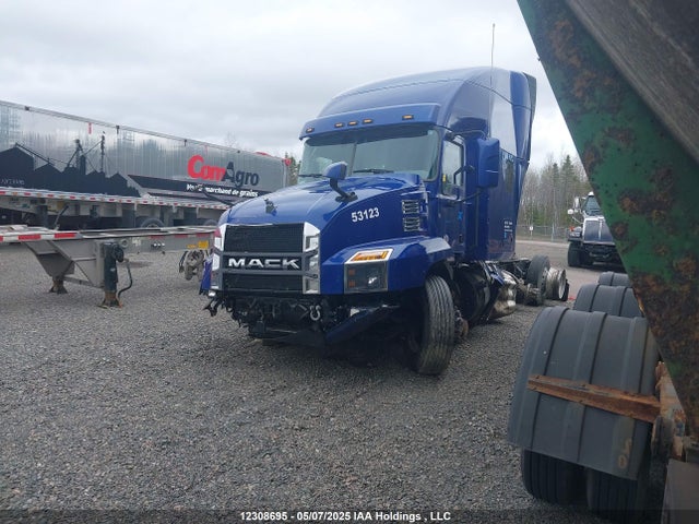 1M1AN4GY3PM032775 Mack Mp8