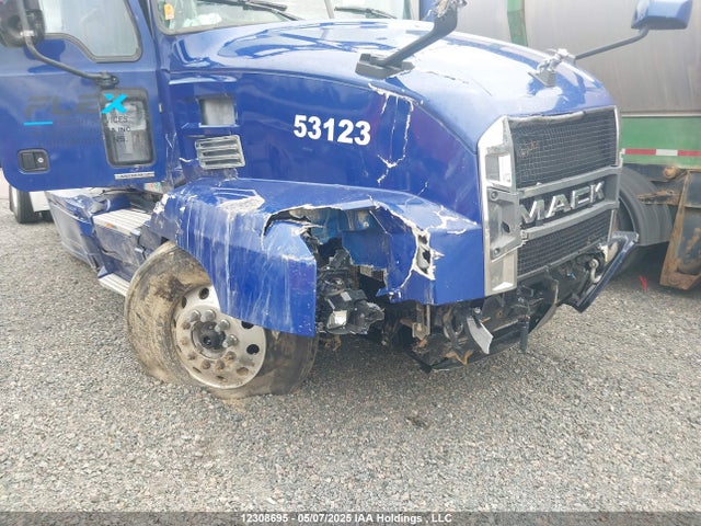 1M1AN4GY3PM032775 Mack Mp8