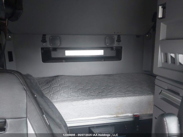 1M1AN4GY3PM032775 Mack Mp8