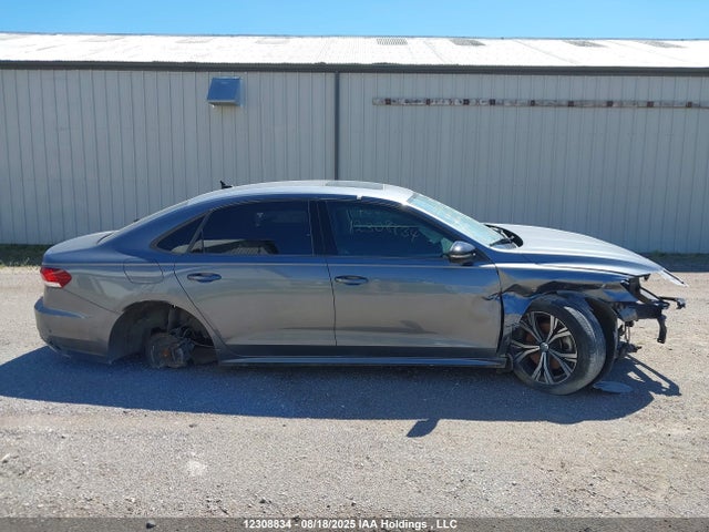 1VWBA7A37NC009367 Volkswagen Passat