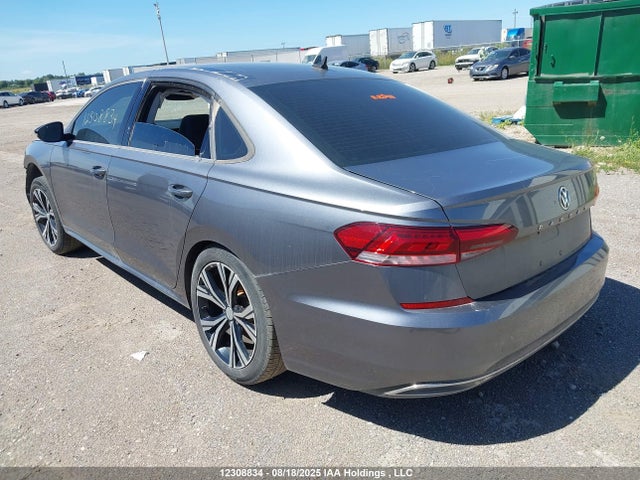 1VWBA7A37NC009367 Volkswagen Passat