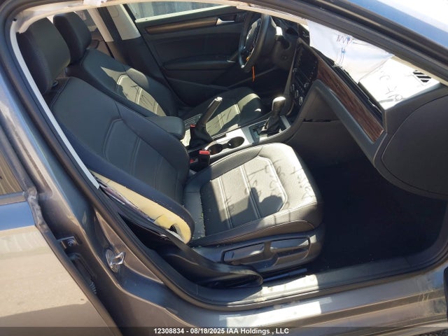 1VWBA7A37NC009367 Volkswagen Passat