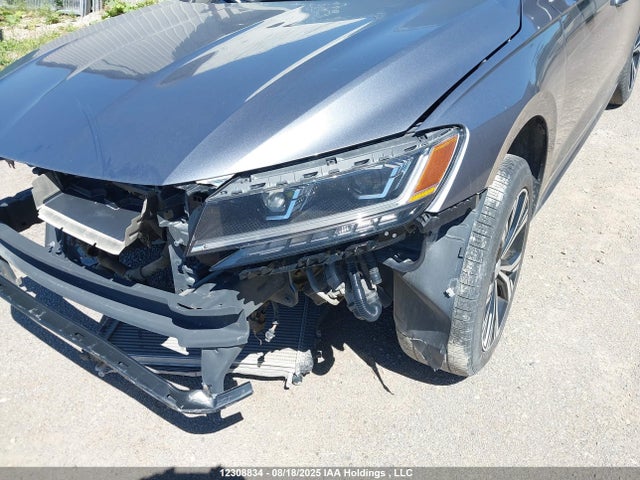 1VWBA7A37NC009367 Volkswagen Passat
