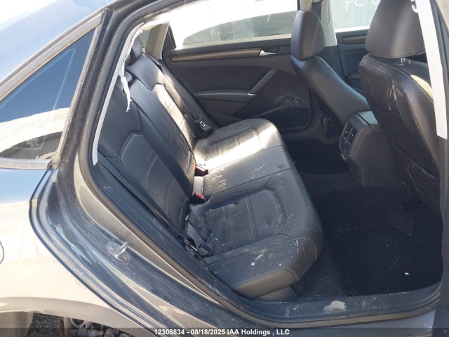 1VWBA7A37NC009367 Volkswagen Passat